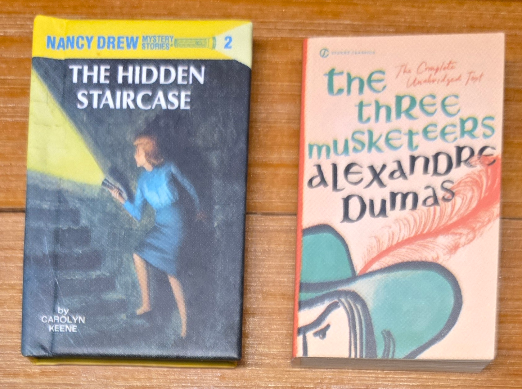 ZURU Mini Brands Books Series 2 – Complete Collection